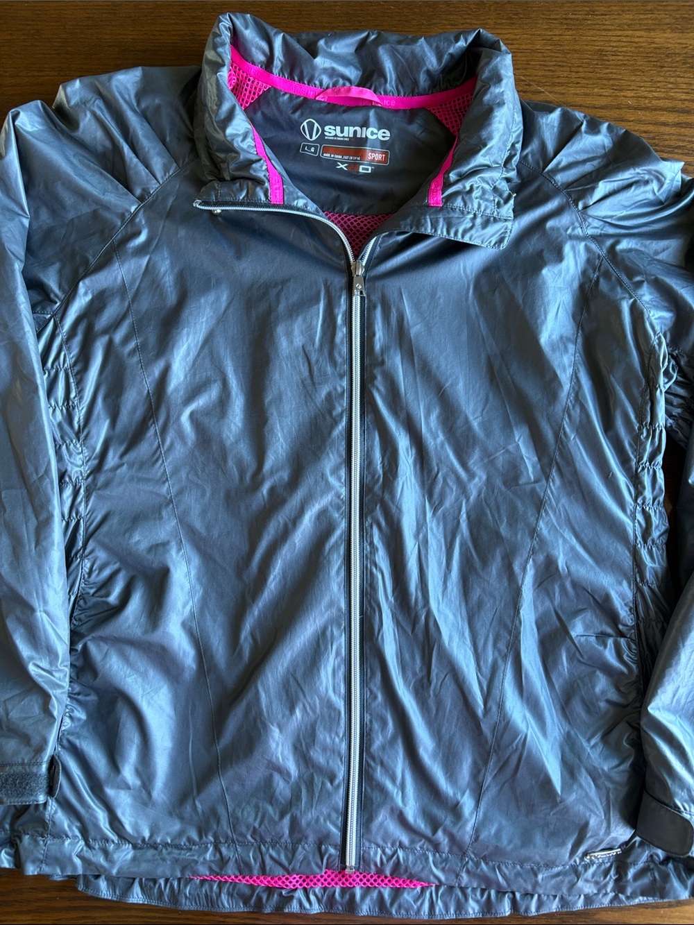 Sunice grey raglan sleeve tissue weight ruched sides windbreaker jacket EUC